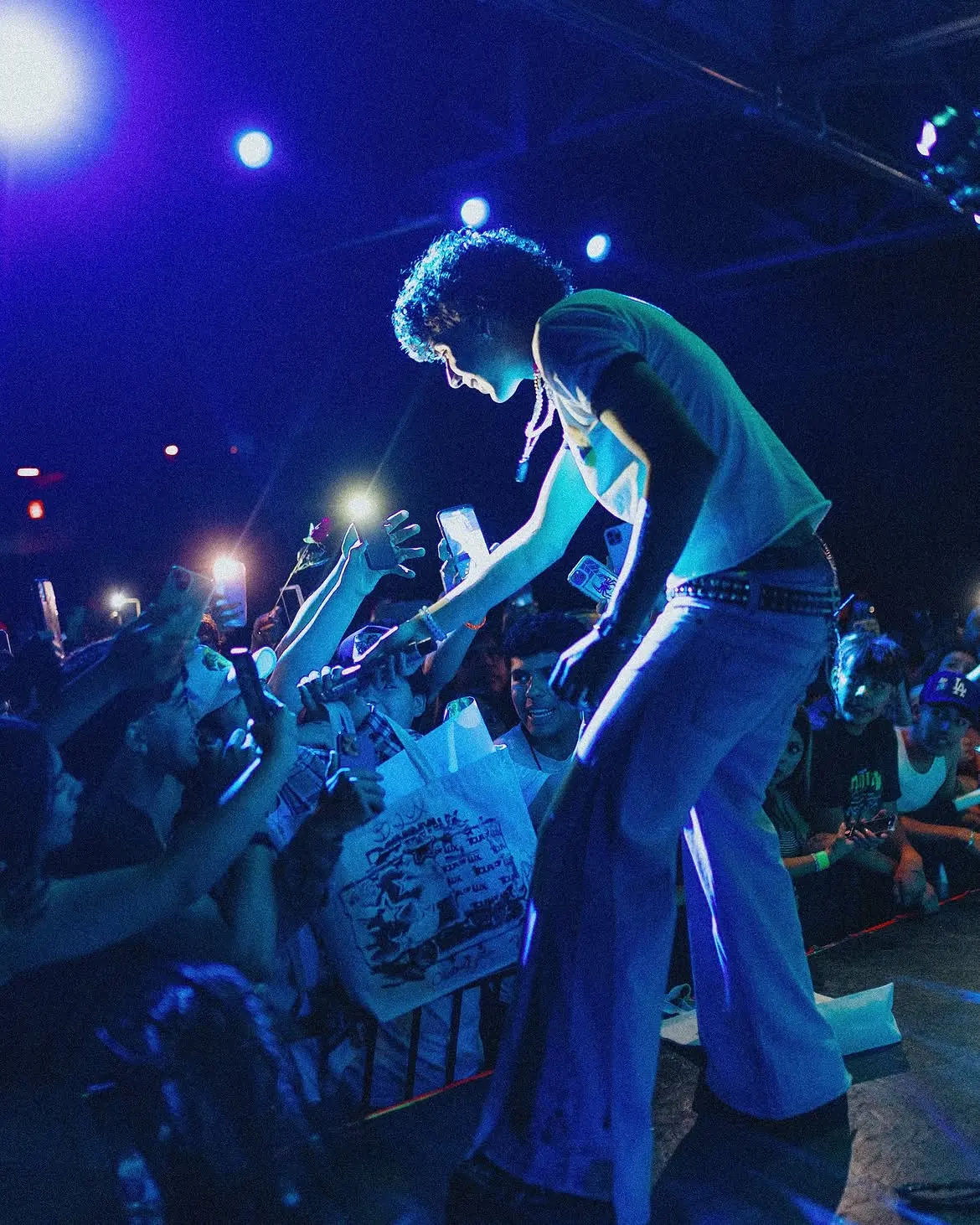 El Paso — leaning out over the barricade into the front row